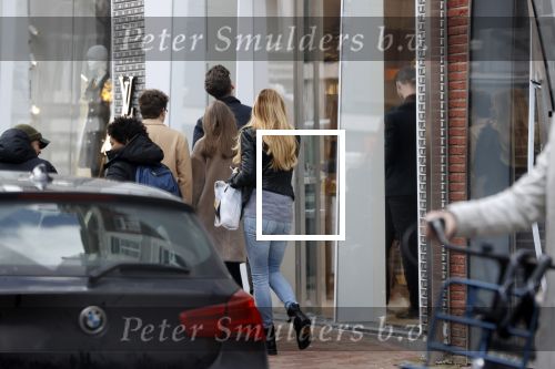 Amsterdam 12 maart 2020
Esrtelle Cruijff loopt vanaf de pc hoofstraat naar haar huis