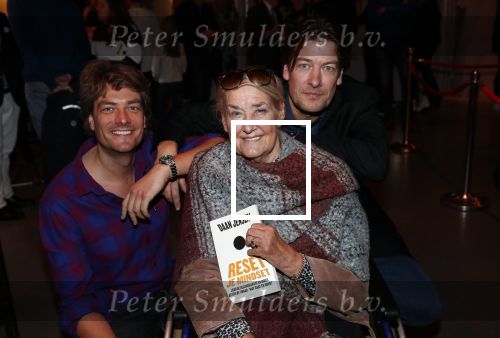 Amsterdam 16 januari 2020
Boekpresentatie Daan Jensen . Frank Dane met zijn broer Daan en zijn moeder
