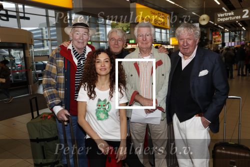Schiphol 4 februari 2020
Katja Schuurman Peter Faber Willibrord Frequin Gerard Cox en Barrie Stevens vertrekkenb vanaf schiphol naar Suriname voor de opnames van het RTL4 programma Beter laat dan ooit.