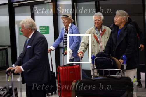Schiphol 28 februari 2020
Aankomst Willibrord Frequin Barry Stevens Gerard Cox en Peter Faber op schiphol na de opnames van hun programma beter laat dan nooit.
