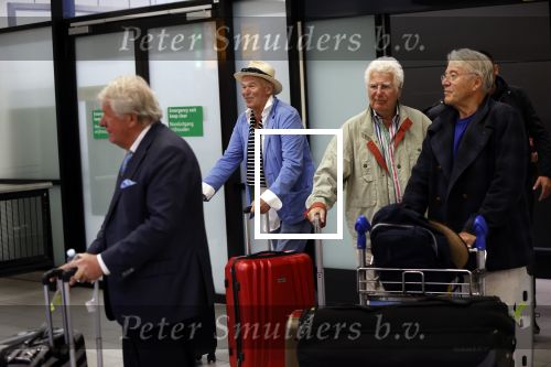 Schiphol 28 februari 2020
Aankomst Willibrord Frequin Barry Stevens Gerard Cox en Peter Faber op schiphol na de opnames van hun programma beter laat dan nooit.