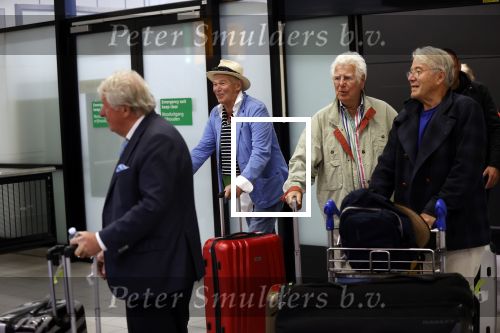 Schiphol 28 februari 2020
Aankomst Willibrord Frequin Barry Stevens Gerard Cox en Peter Faber op schiphol na de opnames van hun programma beter laat dan nooit.