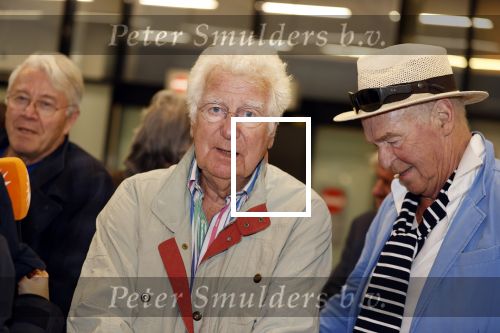Schiphol 28 februari 2020
Aankomst Willibrord Frequin Barry Stevens Gerard Cox en Peter Faber op schiphol na de opnames van hun programma beter laat dan nooit.