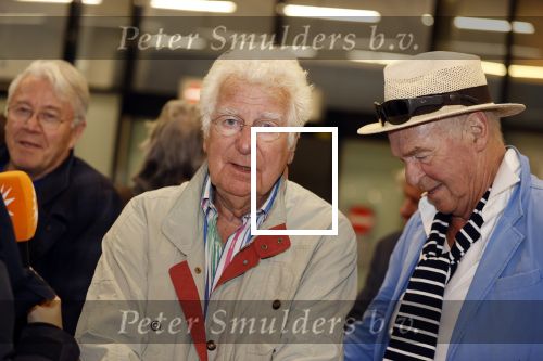 Schiphol 28 februari 2020
Aankomst Willibrord Frequin Barry Stevens Gerard Cox en Peter Faber op schiphol na de opnames van hun programma beter laat dan nooit.