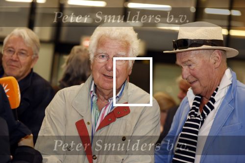 Schiphol 28 februari 2020
Aankomst Willibrord Frequin Barry Stevens Gerard Cox en Peter Faber op schiphol na de opnames van hun programma beter laat dan nooit.