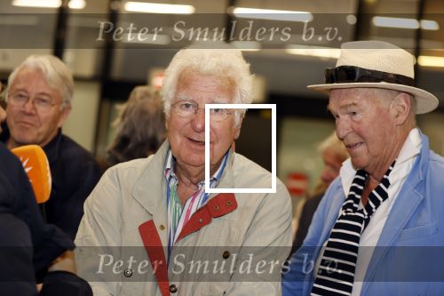Schiphol 28 februari 2020
Aankomst Willibrord Frequin Barry Stevens Gerard Cox en Peter Faber op schiphol na de opnames van hun programma beter laat dan nooit.