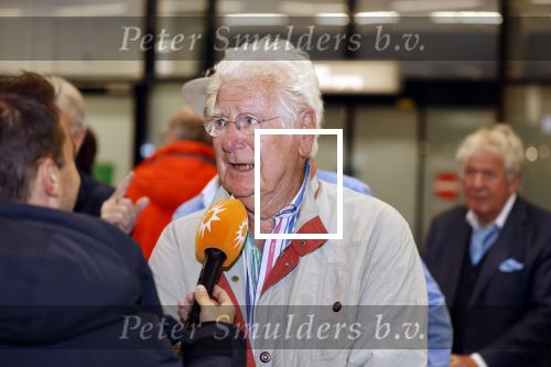 Schiphol 28 februari 2020
Aankomst Willibrord Frequin Barry Stevens Gerard Cox en Peter Faber op schiphol na de opnames van hun programma beter laat dan nooit.