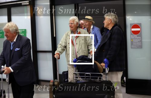 Schiphol 28 februari 2020
Aankomst Willibrord Frequin Barry Stevens Gerard Cox en Peter Faber op schiphol na de opnames van hun programma beter laat dan nooit.