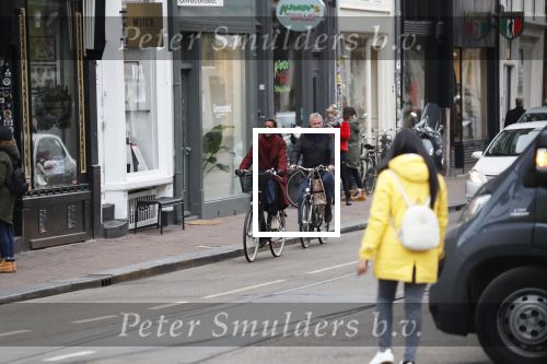 Amsterdam 25 januari 2020
Guus Hiddink met zijn vriendin op de fiets in Amsterdam.