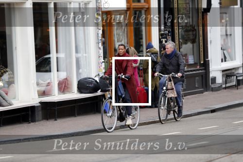 Amsterdam 25 januari 2020
Guus Hiddink met zijn vriendin op de fiets in Amsterdam.
