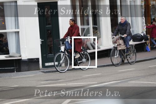 Amsterdam 25 januari 2020
Guus Hiddink met zijn vriendin op de fiets in Amsterdam.