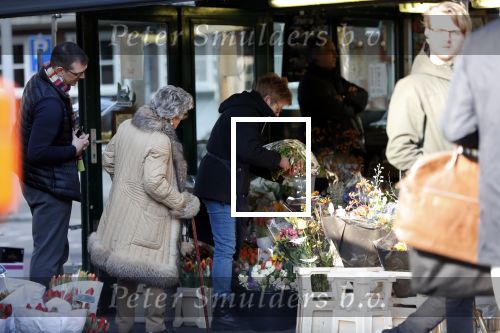 Amsterdam 7 februari 2020
Hansje Boonstra doet samen met haar zoon booddschappen in een biro karretje