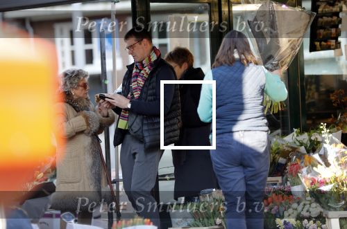 Amsterdam 7 februari 2020
Hansje Boonstra doet samen met haar zoon booddschappen in een biro karretje