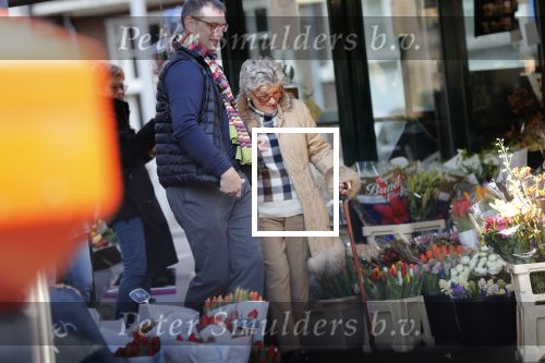 Amsterdam 7 februari 2020
Hansje Boonstra doet samen met haar zoon booddschappen in een biro karretje