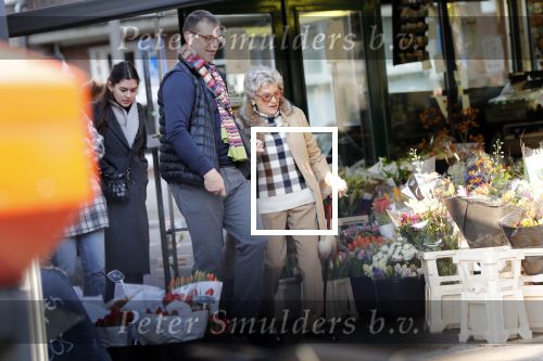 Amsterdam 7 februari 2020
Hansje Boonstra doet samen met haar zoon booddschappen in een biro karretje