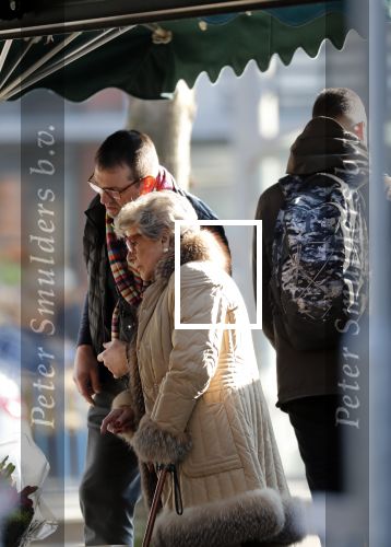 Amsterdam 7 februari 2020
Hansje Boonstra doet samen met haar zoon booddschappen in een biro karretje