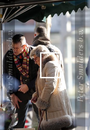 Amsterdam 7 februari 2020
Hansje Boonstra doet samen met haar zoon booddschappen in een biro karretje