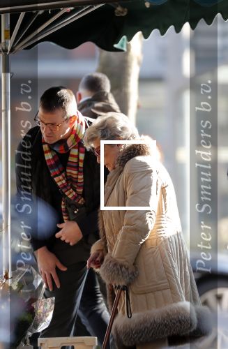 Amsterdam 7 februari 2020
Hansje Boonstra doet samen met haar zoon booddschappen in een biro karretje