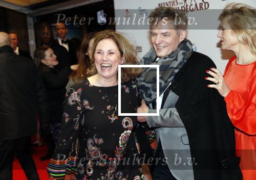 Amsterdam 10 februari 2020
Premiere van de beentjes van Sint Hildegard in Tuschinski met in de hoofdrollen Herman Finkers Johanna ter Steege Leonie ter Braak Ferdi Stofmeel en Daphne Bunskoek .