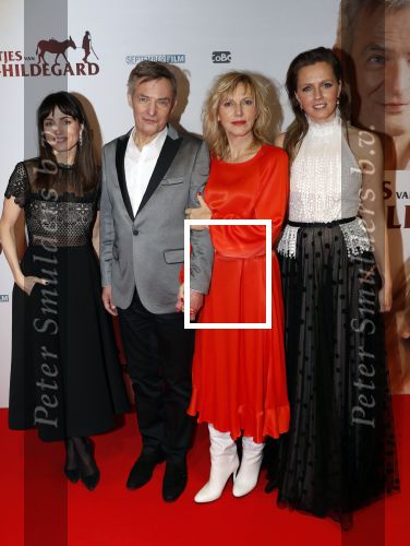 Amsterdam 10 februari 2020
Premiere van de beentjes van Sint Hildegard in Tuschinski met in de hoofdrollen Herman Finkers Johanna ter Steege Leonie ter Braak Ferdi Stofmeel en Daphne Bunskoek .