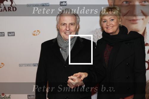 Amsterdam 10 februari 2020
Premiere van de beentjes van Sint Hildegard in Tuschinski met in de hoofdrollen Herman Finkers Johanna ter Steege Leonie ter Braak Ferdi Stofmeel en Daphne Bunskoek .Huub Stapel met zijn vriendin Annemiek  de Vroeg