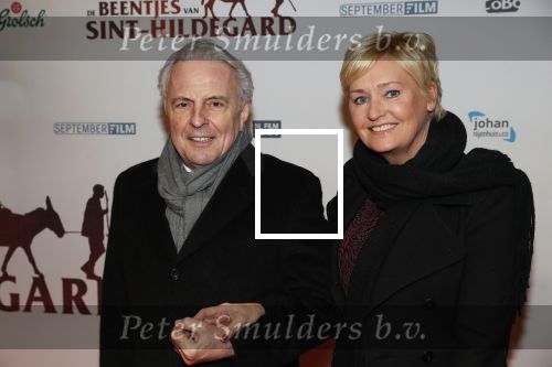 Amsterdam 10 februari 2020
Premiere van de beentjes van Sint Hildegard in Tuschinski met in de hoofdrollen Herman Finkers Johanna ter Steege Leonie ter Braak Ferdi Stofmeel en Daphne Bunskoek .Huub Stapel met zijn vriendin Annemiek  de Vroeg