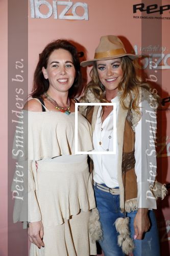 Amsterdam 3 februari 2020
Premiere verliefd op ibiza in het deLamar theater. Inge de Bruijn met een vriendin