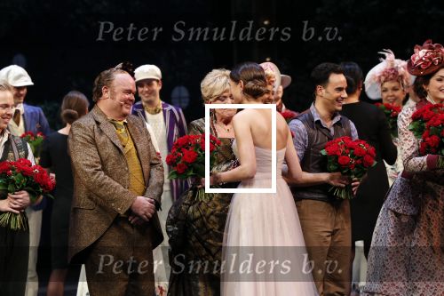 Rotterdam 8 maart 2020
Premiere Hello Dolly in nieuwe Luxor met in de hoofdrollen Simone Kleinsma en Paul de Leeuw . Iris v d Ende brengt de bloemen