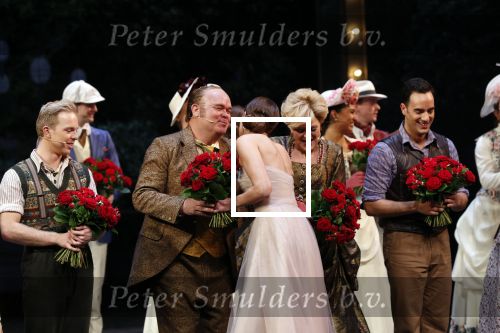 Rotterdam 8 maart 2020
Premiere Hello Dolly in nieuwe Luxor met in de hoofdrollen Simone Kleinsma en Paul de Leeuw . Iris v d Ende brengt de bloemen