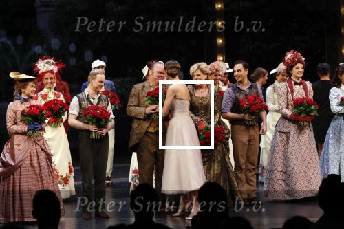 Rotterdam 8 maart 2020
Premiere Hello Dolly in nieuwe Luxor met in de hoofdrollen Simone Kleinsma en Paul de Leeuw . Iris v d Ende brengt de bloemen