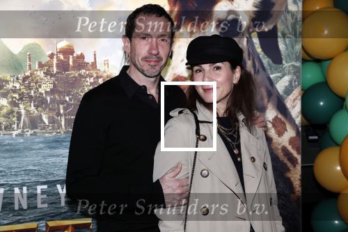 Amsterdam 12 januari 2020
Premiere Dolittle in pathe Arena. Jacob Derwig met kinderen en zijn vrouw Kim v Kooten