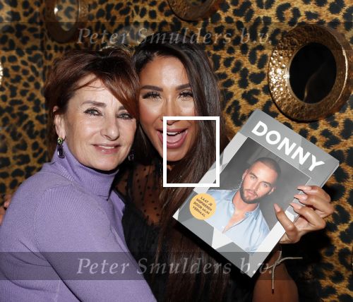 Amsterdam 10 februari 2020
Boek presentatie Donny Roelvink bij Mama Kelly.
Zijn ouders Dries Lucienne Kenter en broer Dave waren natuurlijk aanwezig. janice Blok