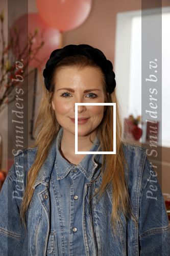 Bussum 3 maart 2020
Opening nieuwe pand en boekpresentatie van Vivian Reijs. Wendy v Dijk ontvangt het eerste boek . Jennifer Ewbank met een vriendin