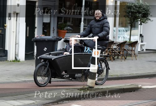 Amsterdam 29 januari 2020
Johnny Heitinga met dochter Jezebel in bakfiets