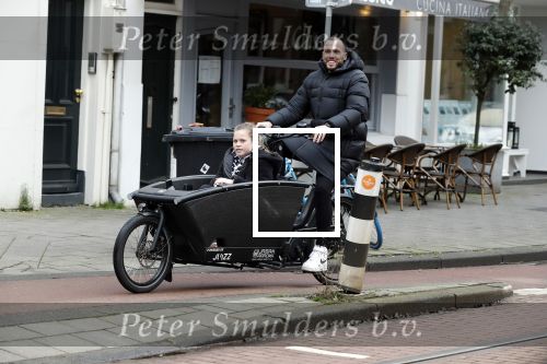Amsterdam 29 januari 2020
Johnny Heitinga met dochter Jezebel in bakfiets