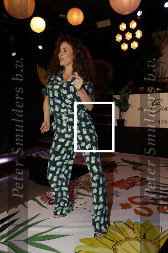 Amsterdam 3 februari 2020
Presentatie kleinglijn POM Amsterdam met Katja Schuurman. katja loep mee met de show samen met haar dochter Sammie