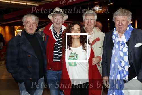 Schiphol 4 februari 2020
Katja Schuurman Peter Faber Willibrord Frequin Gerard Cox en Barrie Stevens vertrekkenb vanaf schiphol naar Suriname voor de opnames van het RTL4 programma Beter laat dan ooit.