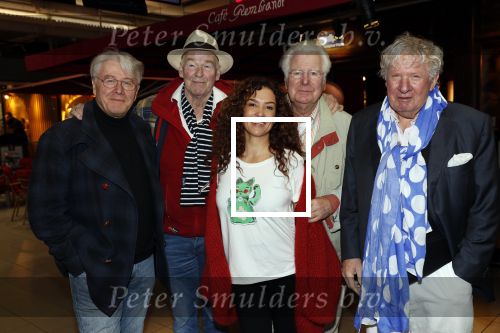 Schiphol 4 februari 2020
Katja Schuurman Peter Faber Willibrord Frequin Gerard Cox en Barrie Stevens vertrekkenb vanaf schiphol naar Suriname voor de opnames van het RTL4 programma Beter laat dan ooit.