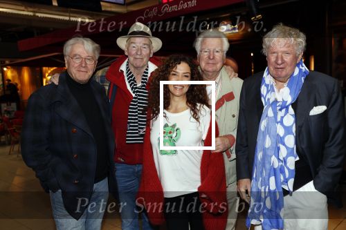 Schiphol 4 februari 2020
Katja Schuurman Peter Faber Willibrord Frequin Gerard Cox en Barrie Stevens vertrekkenb vanaf schiphol naar Suriname voor de opnames van het RTL4 programma Beter laat dan ooit.