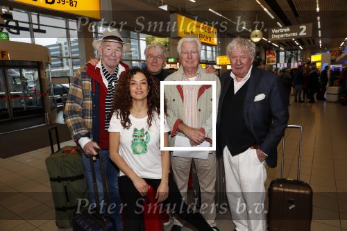 Schiphol 4 februari 2020
Katja Schuurman Peter Faber Willibrord Frequin Gerard Cox en Barrie Stevens vertrekkenb vanaf schiphol naar Suriname voor de opnames van het RTL4 programma Beter laat dan ooit.