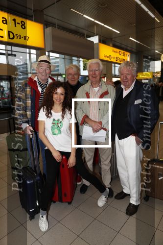 Schiphol 4 februari 2020
Katja Schuurman Peter Faber Willibrord Frequin Gerard Cox en Barrie Stevens vertrekkenb vanaf schiphol naar Suriname voor de opnames van het RTL4 programma Beter laat dan ooit.