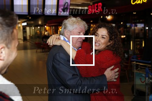 Schiphol 4 februari 2020
Katja Schuurman Peter Faber Willibrord Frequin Gerard Cox en Barrie Stevens vertrekkenb vanaf schiphol naar Suriname voor de opnames van het RTL4 programma Beter laat dan ooit.
