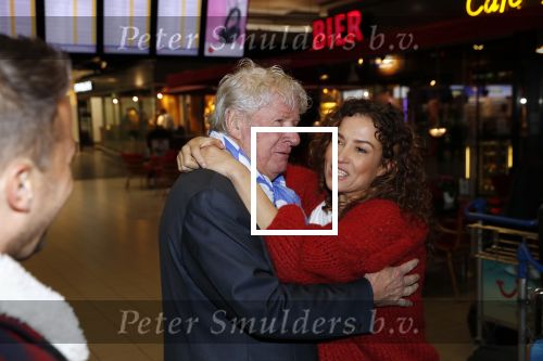 Schiphol 4 februari 2020
Katja Schuurman Peter Faber Willibrord Frequin Gerard Cox en Barrie Stevens vertrekkenb vanaf schiphol naar Suriname voor de opnames van het RTL4 programma Beter laat dan ooit.