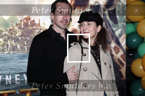 Amsterdam 12 januari 2020
Premiere Dolittle in pathe Arena. Jacob Derwig met kinderen en zijn vrouw Kim v Kooten