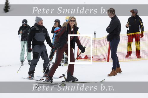 Lech 25 februari 2020
Fotouurtje Koninklijke familie. Aanwezig Koning Willem Alexander Koningin Maxima Prinses Amalia Alexia Ariane Prinses Beatrix Prins Constantijn Prinses laurentien Gravin Eloise Graaf Claus Casimir en Gravin Leonore .