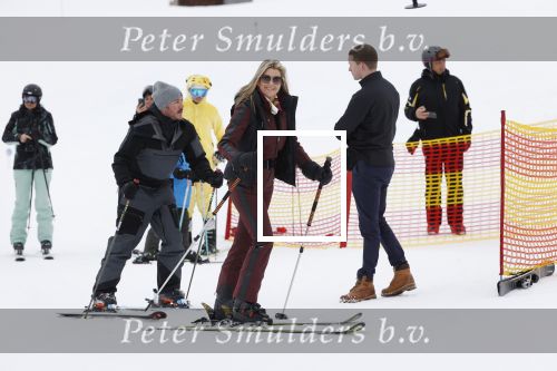 Lech 25 februari 2020
Fotouurtje Koninklijke familie. Aanwezig Koning Willem Alexander Koningin Maxima Prinses Amalia Alexia Ariane Prinses Beatrix Prins Constantijn Prinses laurentien Gravin Eloise Graaf Claus Casimir en Gravin Leonore .