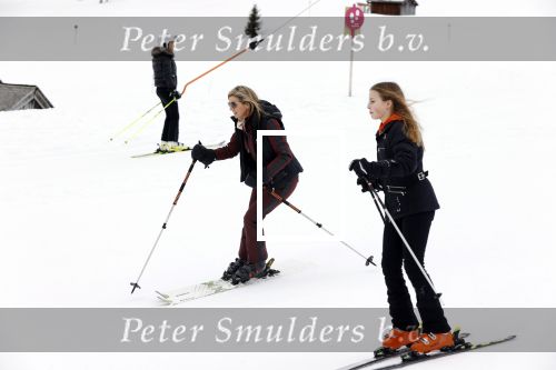Lech 25 februari 2020
Fotouurtje Koninklijke familie. Aanwezig Koning Willem Alexander Koningin Maxima Prinses Amalia Alexia Ariane Prinses Beatrix Prins Constantijn Prinses laurentien Gravin Eloise Graaf Claus Casimir en Gravin Leonore .