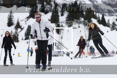 Lech 25 februari 2020
Fotouurtje Koninklijke familie. Aanwezig Koning Willem Alexander Koningin Maxima Prinses Amalia Alexia Ariane Prinses Beatrix Prins Constantijn Prinses laurentien Gravin Eloise Graaf Claus Casimir en Gravin Leonore .