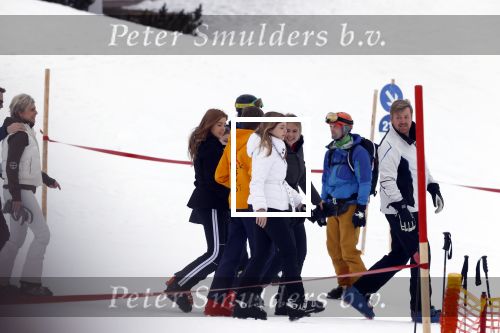 Lech 25 februari 2020
Fotouurtje Koninklijke familie. Aanwezig Koning Willem Alexander Koningin Maxima Prinses Amalia Alexia Ariane Prinses Beatrix Prins Constantijn Prinses laurentien Gravin Eloise Graaf Claus Casimir en Gravin Leonore .