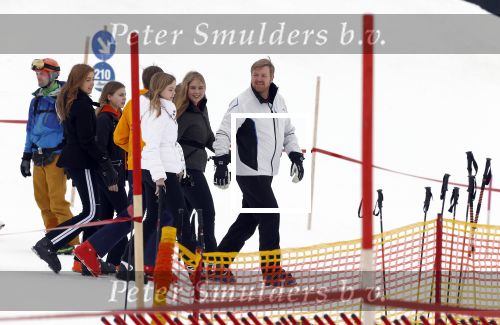 Lech 25 februari 2020
Fotouurtje Koninklijke familie. Aanwezig Koning Willem Alexander Koningin Maxima Prinses Amalia Alexia Ariane Prinses Beatrix Prins Constantijn Prinses laurentien Gravin Eloise Graaf Claus Casimir en Gravin Leonore .